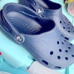 WOMENS NAVY BLUE CROCS !